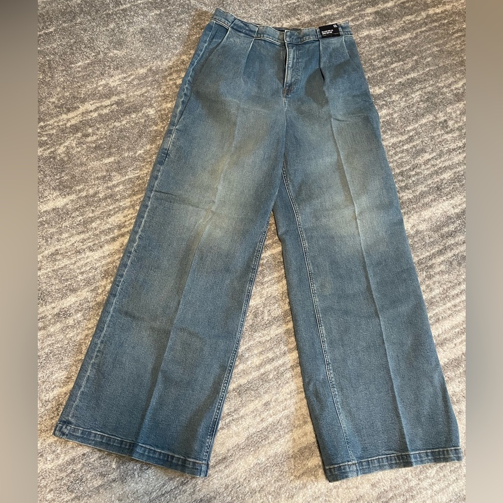 Express Relaxed Wide Leg Super High Rise Jeans